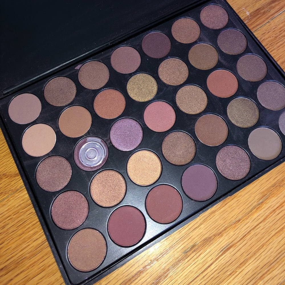 Taupe eyeshadow palette - Picture 1 of 6